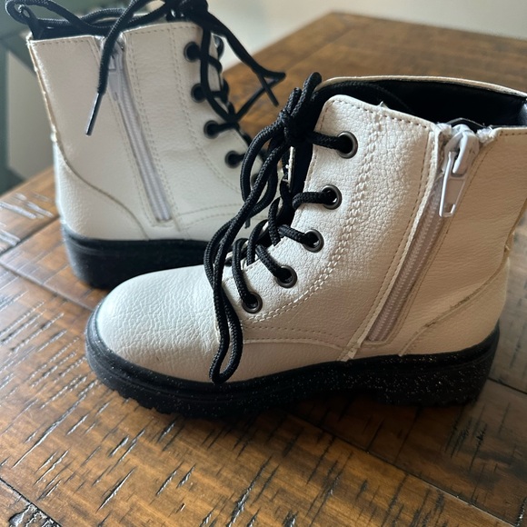 Sincerely Jules White Boots - Picture 3 of 6